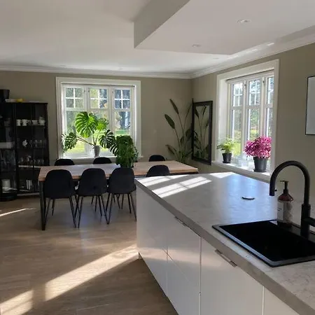 Feriehus Eikeland Gard *