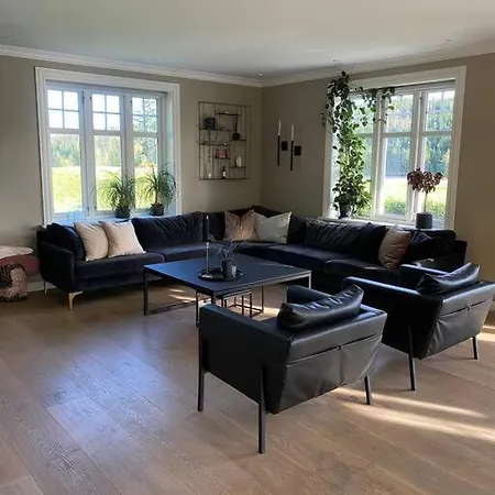 Eikeland Gard Feriehus *