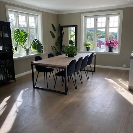 Eikeland Gard Holiday home