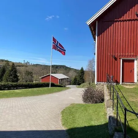 Eikeland Gard Holiday home *
