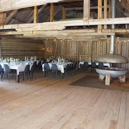 Eikeland Gard Holiday home *